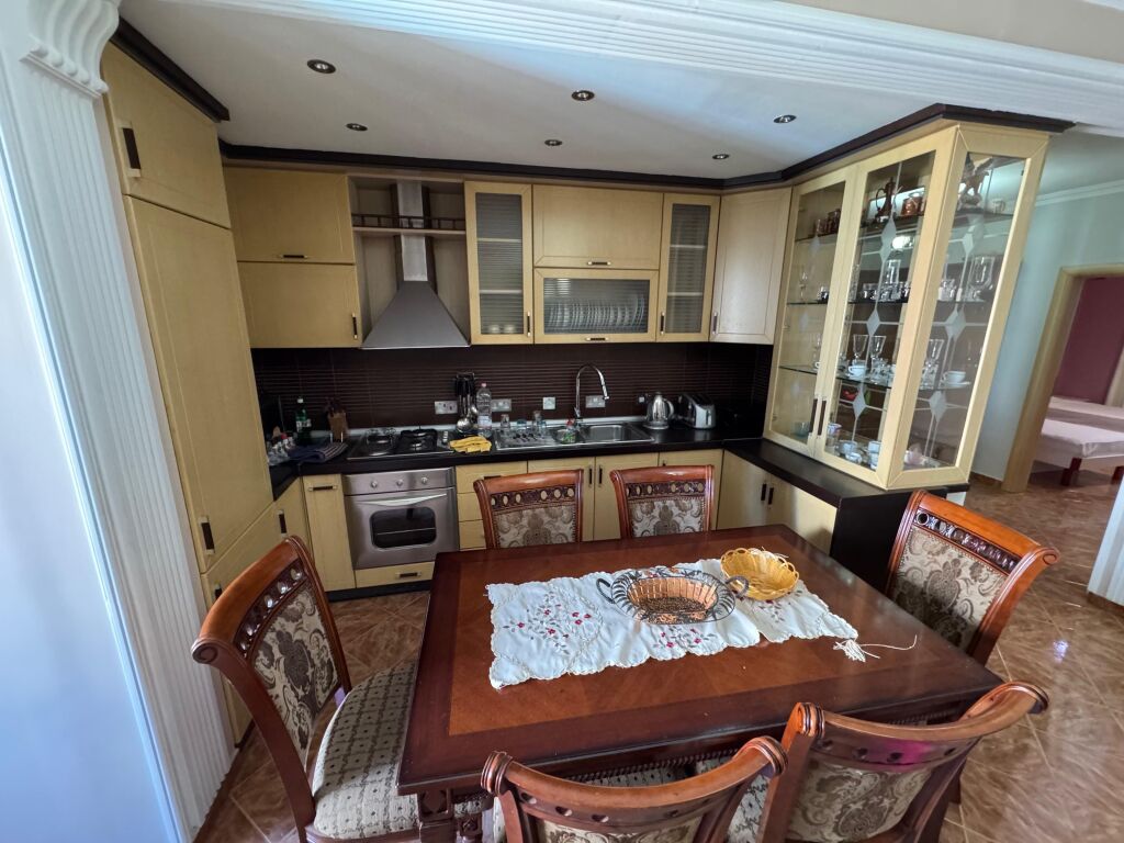 Apartament me qera 2+1+2 Mbrapa Square 21