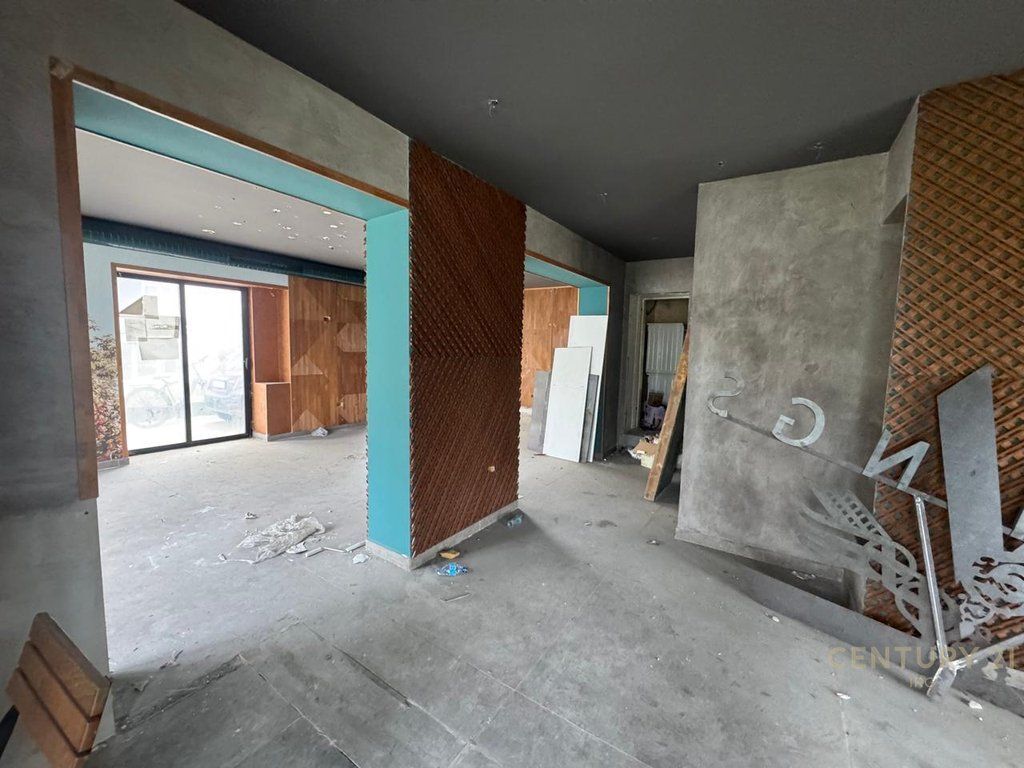 Commercial space for sale on Muhamet Gjollesha street