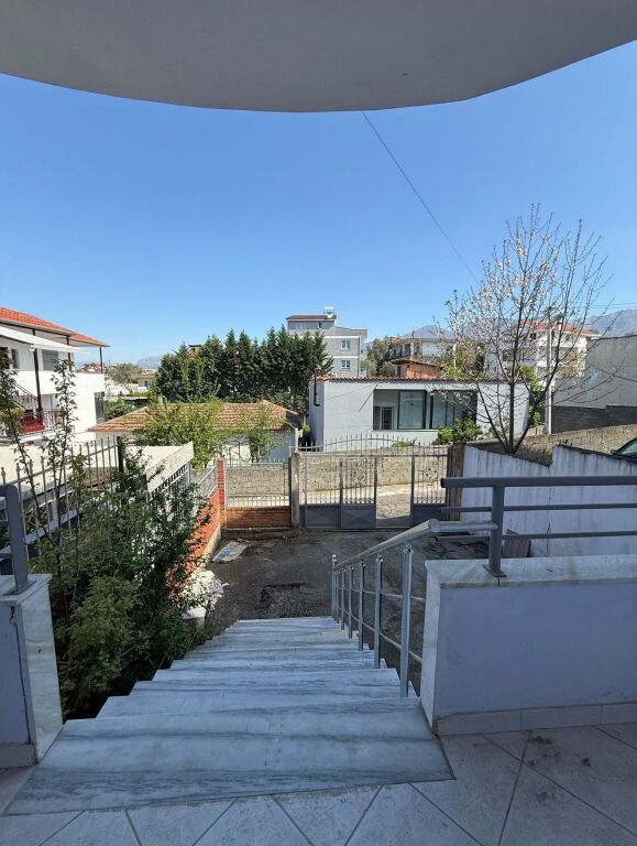 Casa privata su 2 piani in affitto