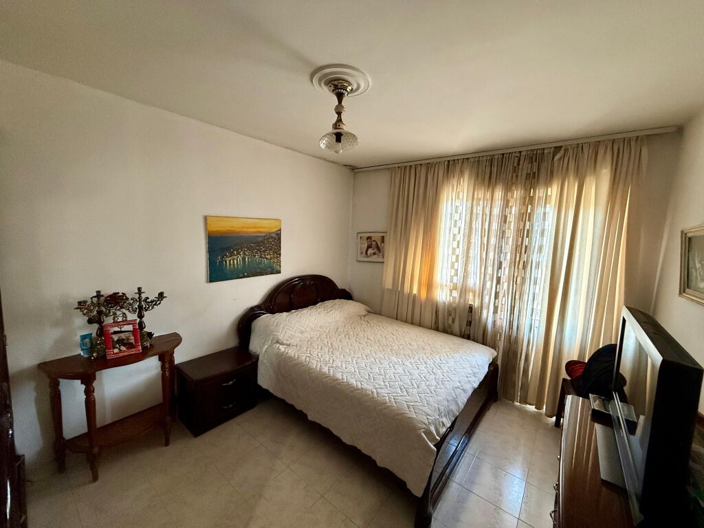 📣 Apartment 3+1+2 FOR SALE 📍 Gintash Block, Lapraka ✨ 🏢 New Building 🪜 8th Floor (Last, With Elevator) 📐 Gross Area 132 m2 📐 Net Area 117 m2  🔄 Organized As: Spacious Living Room, Separate Kitchen, 3 Bedrooms, Distribution Corridor, 2 Bathrooms, 2 Balconies, Storage.  💶 Price 200,000 Euro