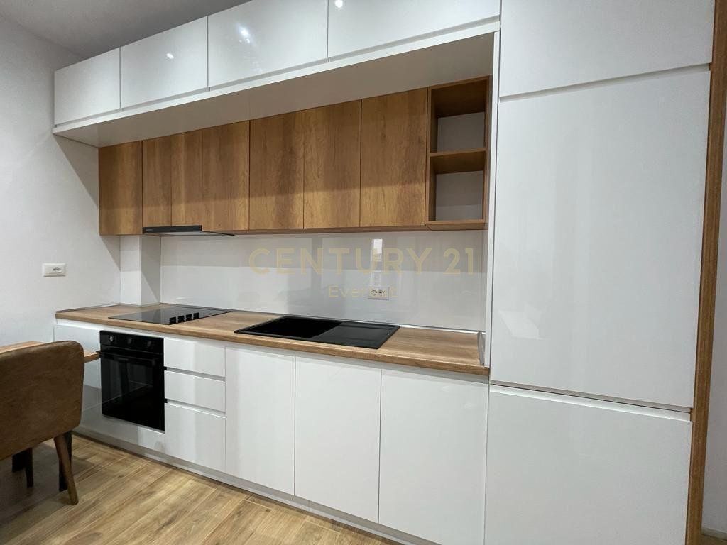 Komuna e Parisit – Jepet me qira apartament 2+1