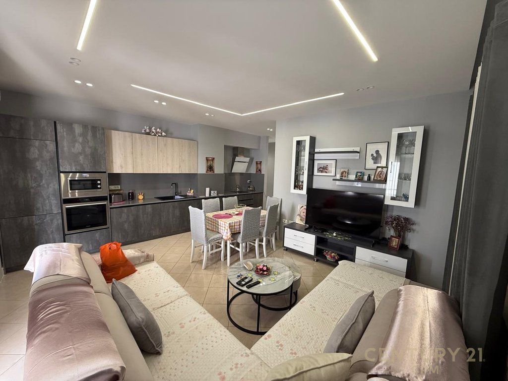 Apartment 3+1+2 +80m Veranda For sale in Fresk, Tirana
