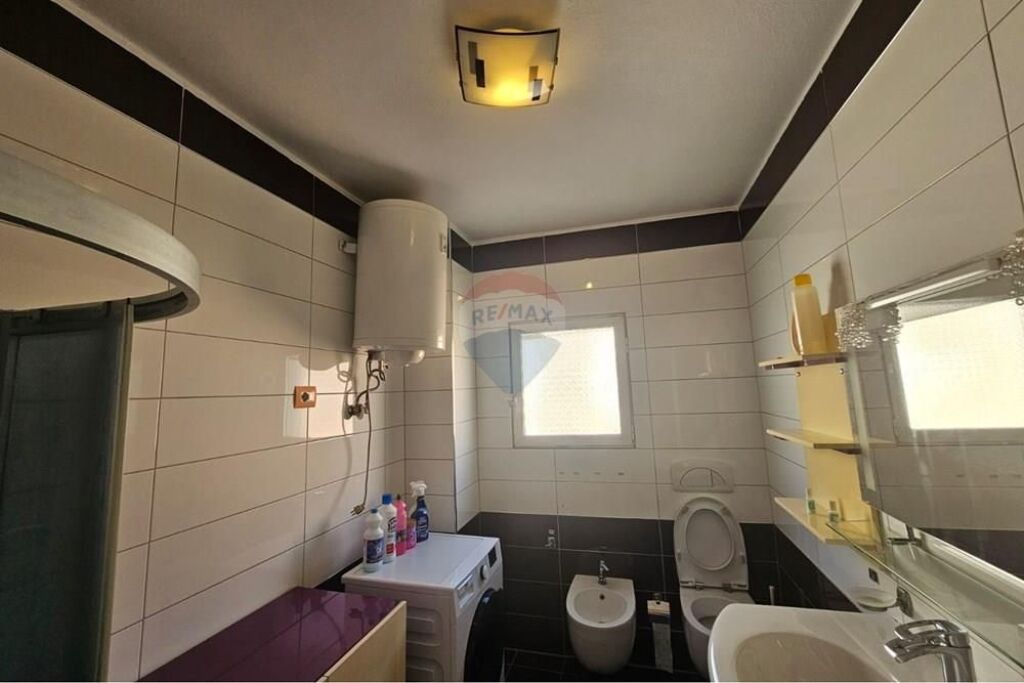 Apartament 2+1 per qira tek Komuna e Parisit!
