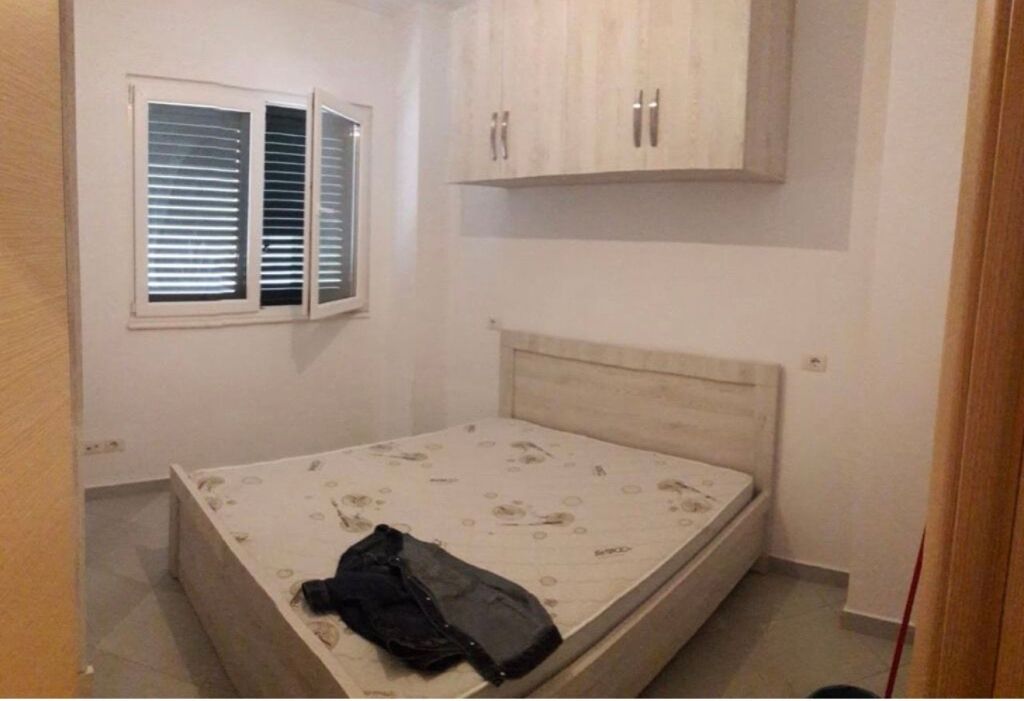 1+1,i mobiluar te hotel radisoni liqeni i thate,cmimi 400 mije leke