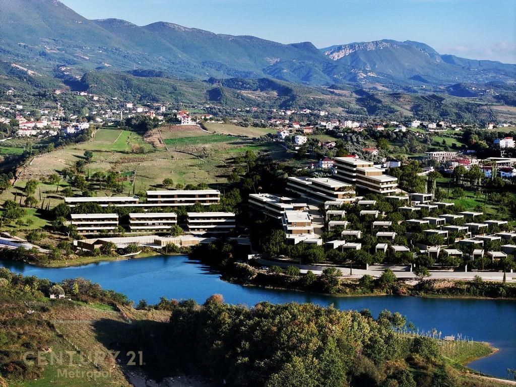 Apartment 2+1+2 with lake view, Lake Front, FARKË!
