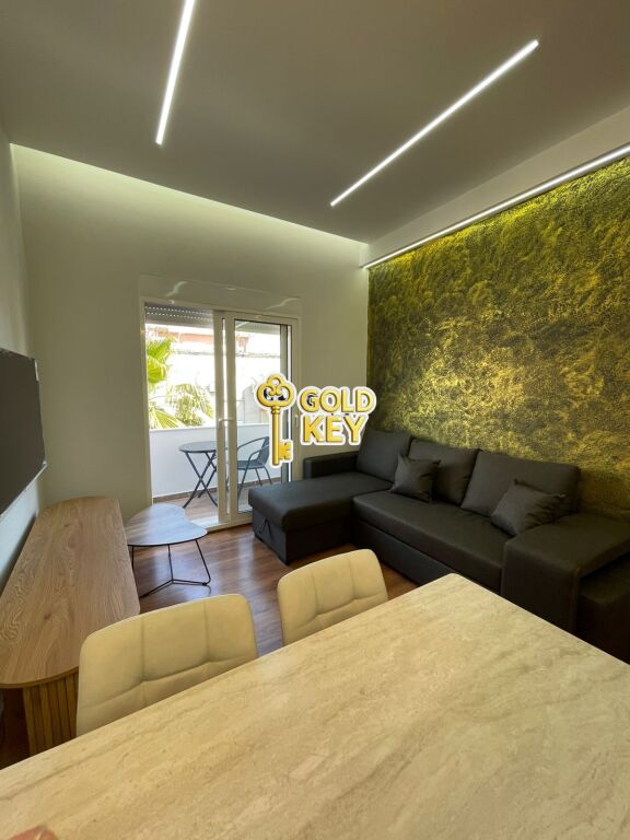 🏡 APARTAMENT ME QERA 2+1+2 – BULEVARDI, DURRËS