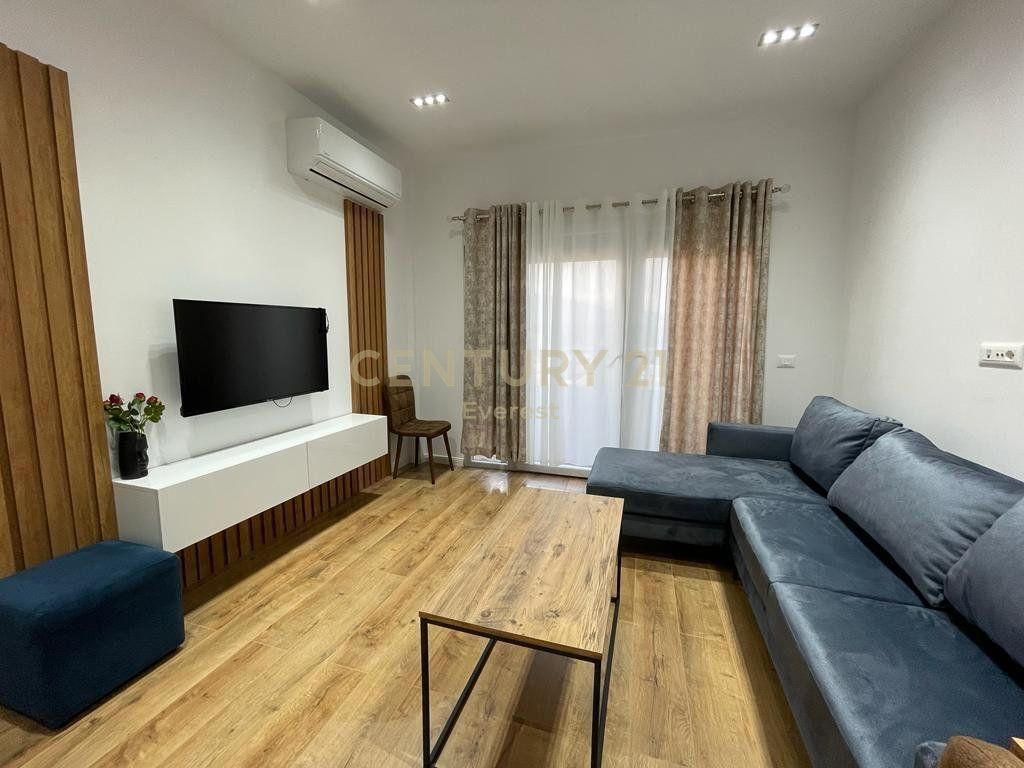 Komuna e Parisit – Jepet me qira apartament 2+1