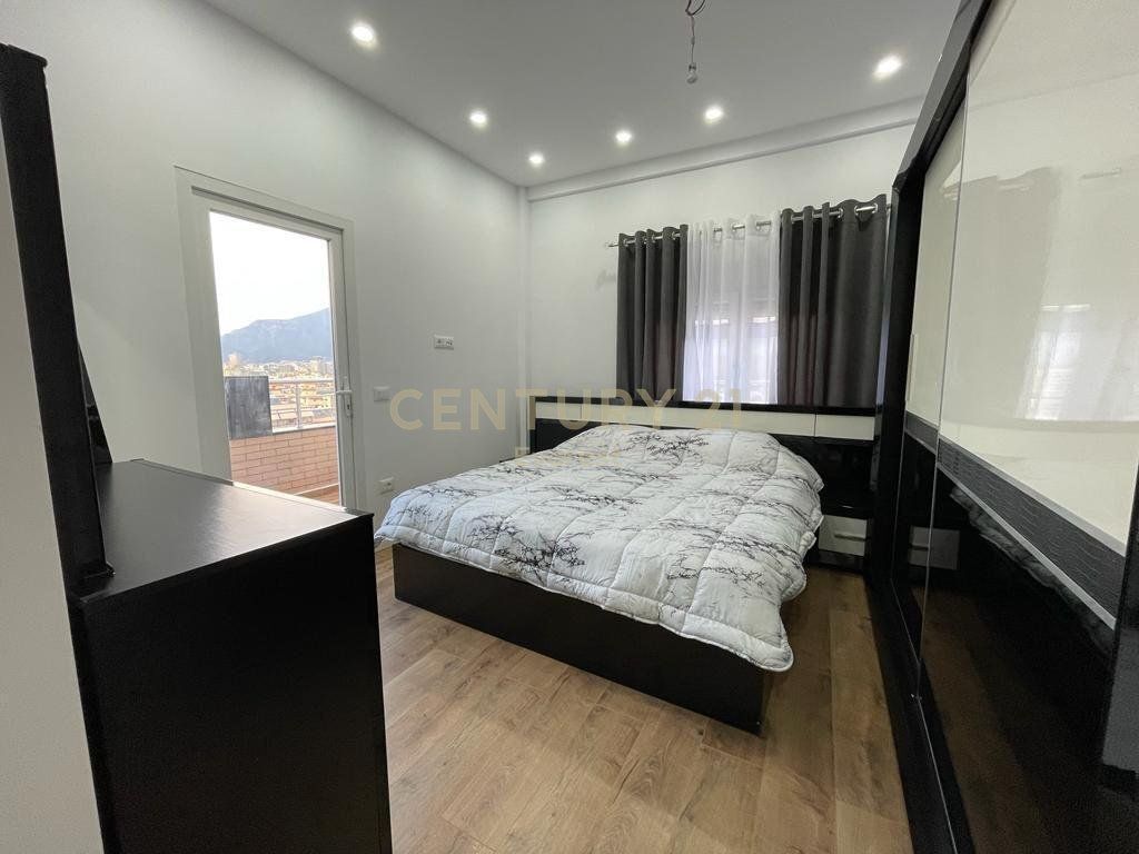 Komuna e Parisit – Jepet me qira apartament 2+1