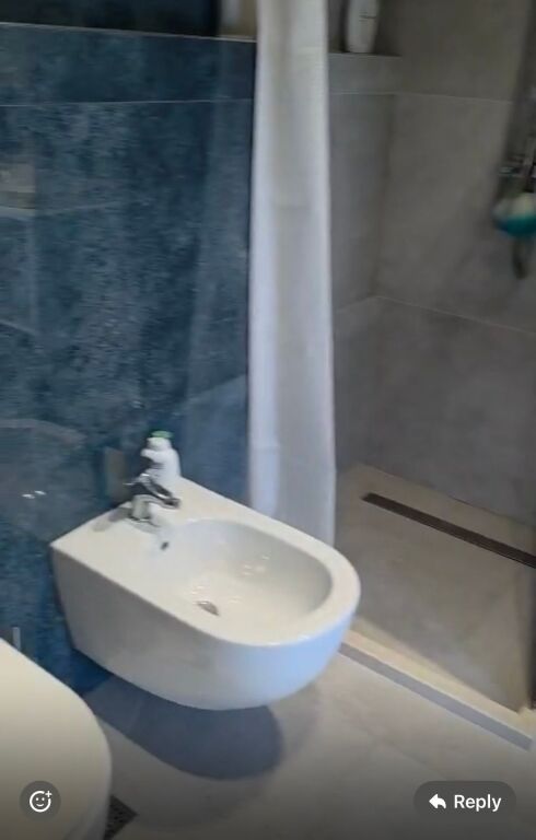 2+1,i mobiluar te petville liqeni i thate,850 euro,ofrohet dhe parkim 100 euro