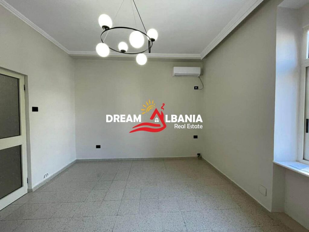 Locale per ufficio nel centro vicino a Taiwan a Tirana (ID 42611422)