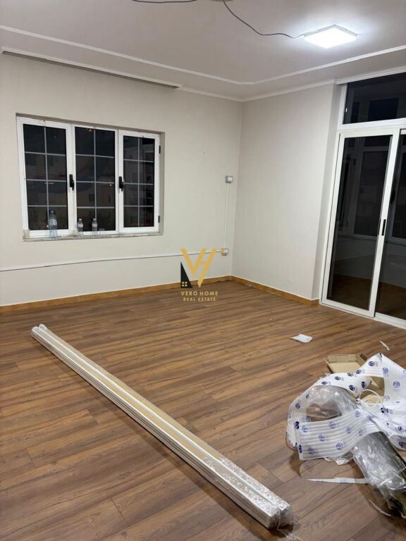 BUSINESS PREMISES FOR RENT 178 M2 AT WILLSON SQUARE 1,600 EURO
