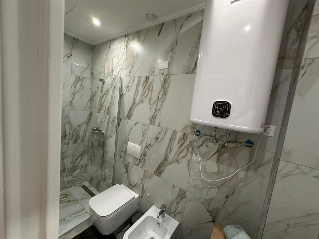 Apartment for Sale – Opportunity at Lake View Residence  A modern and high-quality invested apartment is offered for sale, in one of the most sought-after residences in Tirana.  🔹 Location: Lake View Residence   💰 Total price: 443,000 €  