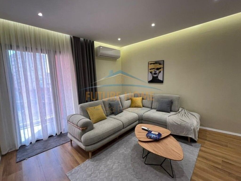 Vendita, Appartamento 1+1, Galeria Roma, Rruga e Kavajes, Tirane !