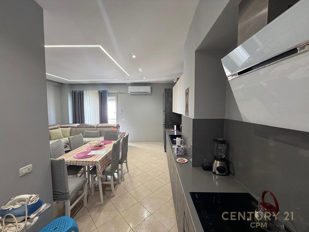 Apartment 3+1+2 +80m Veranda For sale in Fresk, Tirana