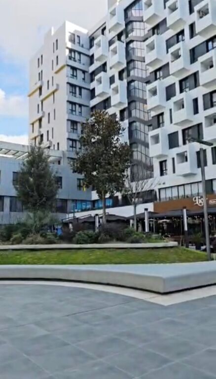 Unità commerciale in affitto in Via Kavaja-Square21`