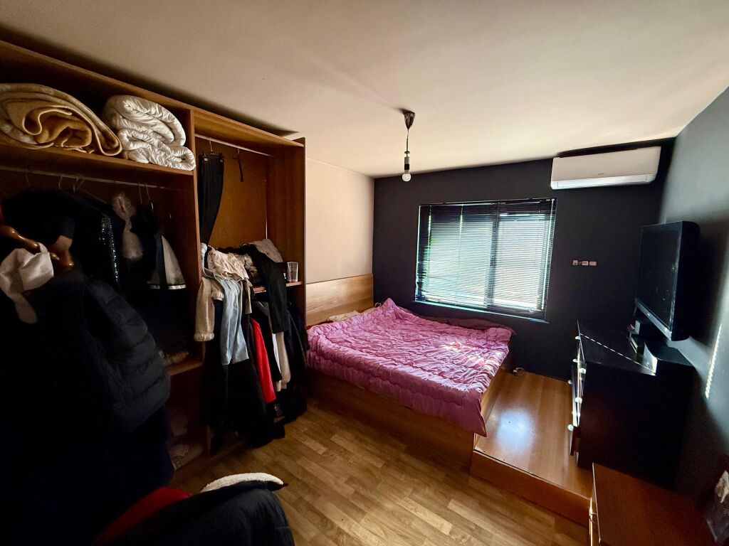 📣 Apartment 3+1+2 FOR SALE 📍 Gintash Block, Lapraka ✨ 🏢 New Building 🪜 8th Floor (Last, With Elevator) 📐 Gross Area 132 m2 📐 Net Area 117 m2  🔄 Organized As: Spacious Living Room, Separate Kitchen, 3 Bedrooms, Distribution Corridor, 2 Bathrooms, 2 Balconies, Storage.  💶 Price 200,000 Euro