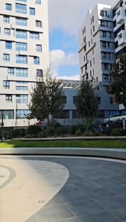 Unità commerciale in affitto in Via Kavaja-Square21`