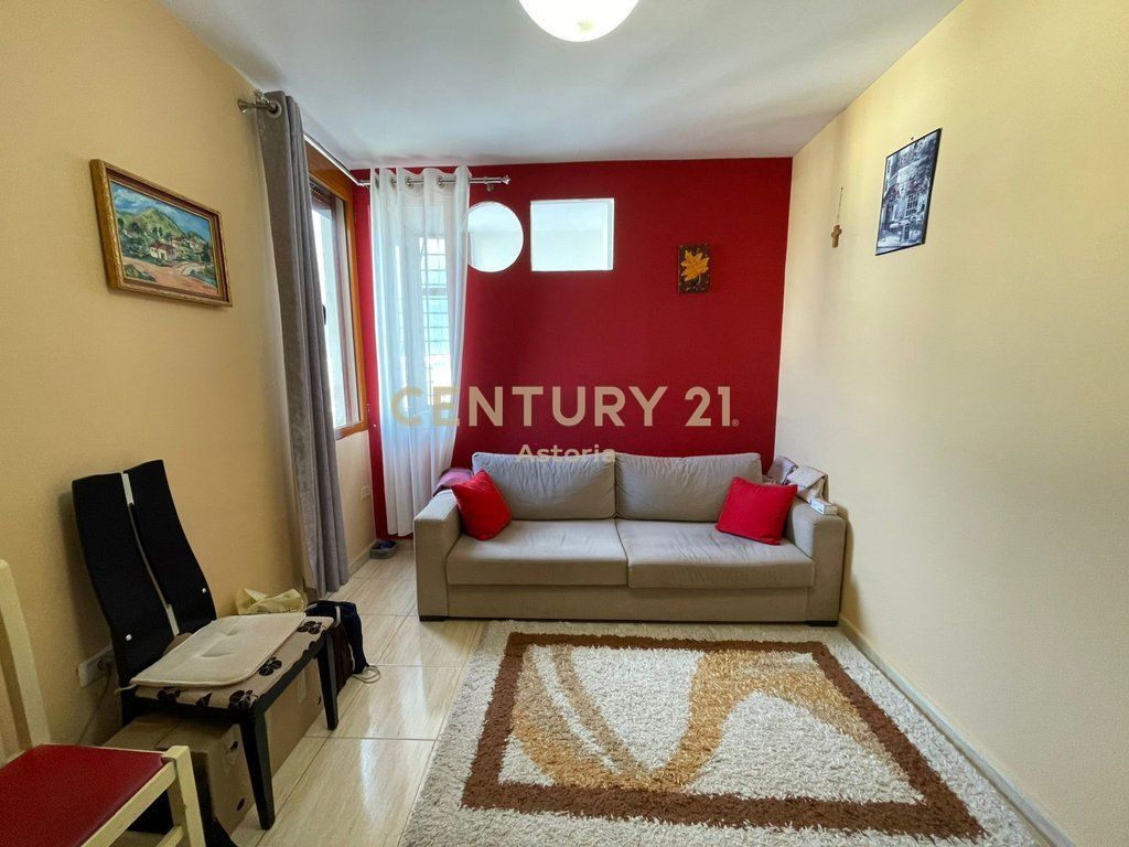 FOR RENT APARTMENT 1+1 KAVAJES STREET, NEAR THE CENTER.