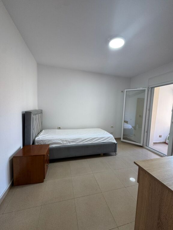 In affitto   Ap 2+1 vicino al Ponte Vasil Shanto 600 euro