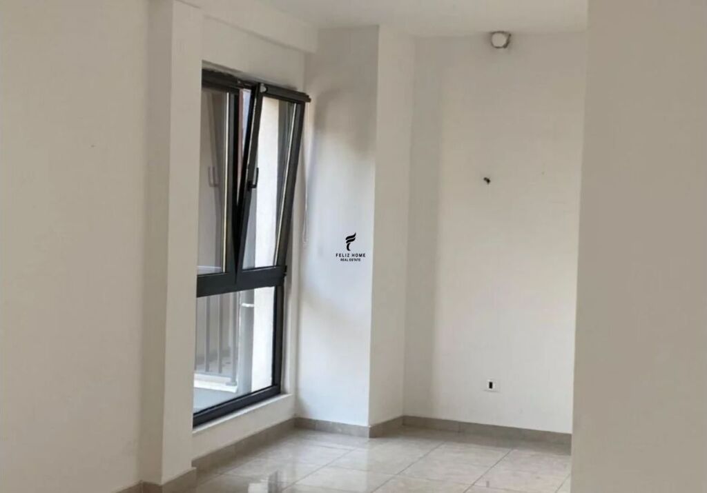 OFFICE FOR RENT 90 M2 PAZAR I RI 80,000 LEKE FH-68425