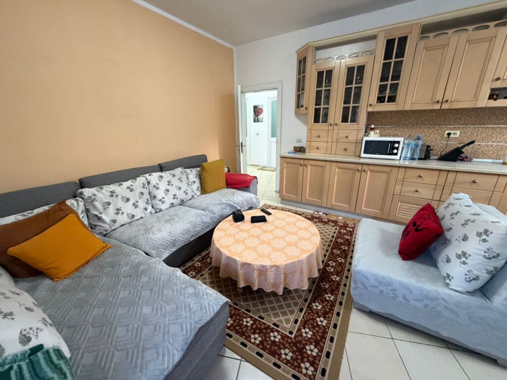 For rent 2+1 near Supermarket Xhangolli nr Selite