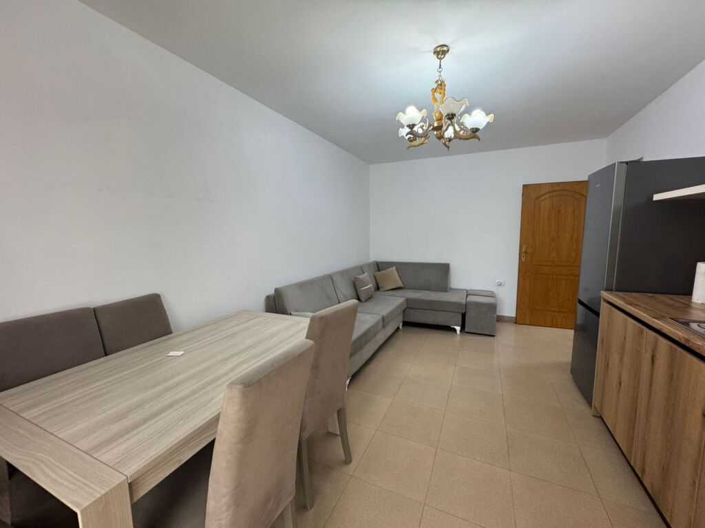 In affitto   Ap 2+1 vicino al Ponte Vasil Shanto 600 euro