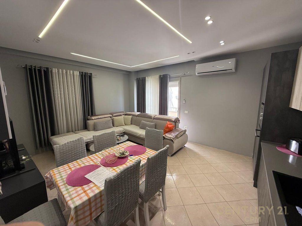 Apartment 3+1+2 +80m Veranda For sale in Fresk, Tirana