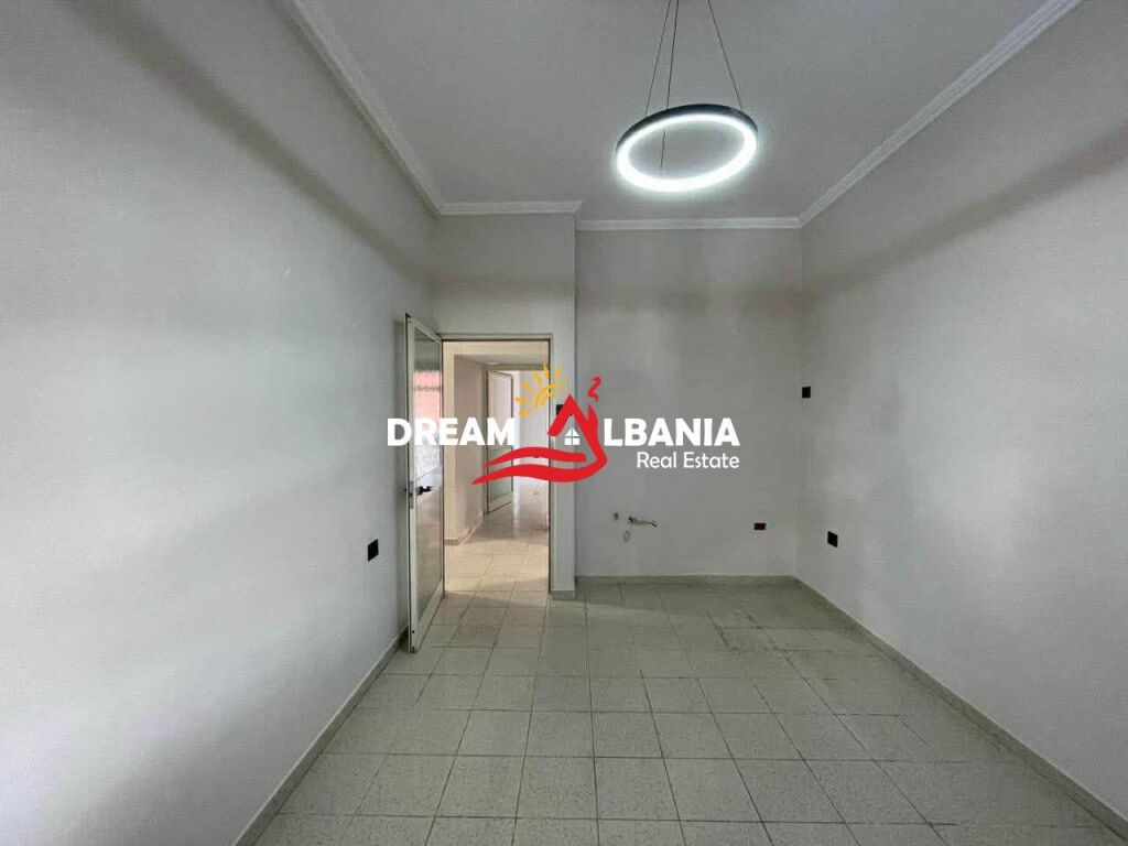Locale per ufficio nel centro vicino a Taiwan a Tirana (ID 42611422)
