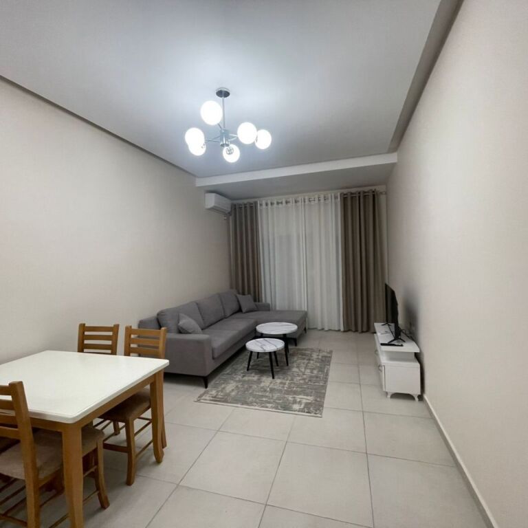 Jepet me qera Apartament 1+1 me verande ne Fresk