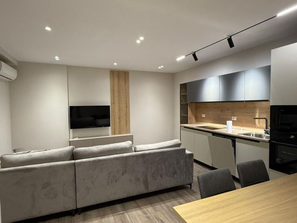 🏡 Apartament 1+1 për Shitje – Rr. Petro Korçari, Komuna e Parisit