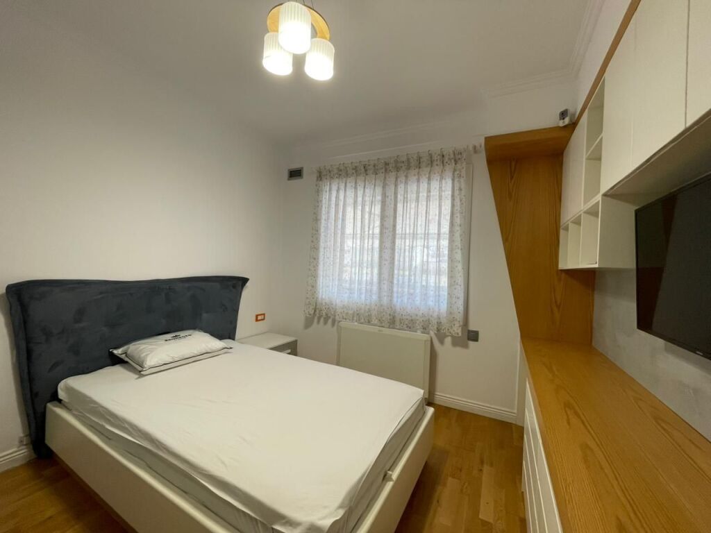 Appartamento 3+1 in affitto presso Komuna e Parisit.