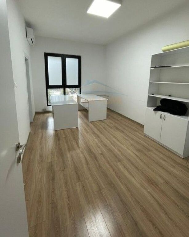 Affitto, locali commerciali per uffici, Complesso Square 21, Tirana.