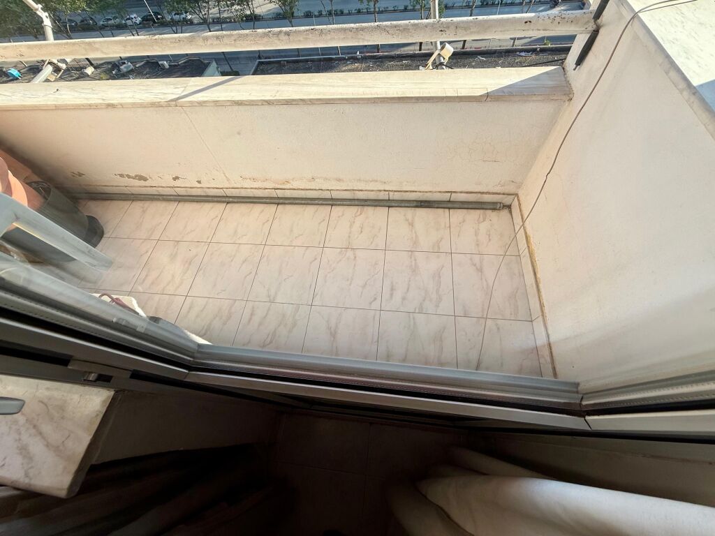 📣 Apartment 3+1+2 FOR SALE 📍 Gintash Block, Lapraka ✨ 🏢 New Building 🪜 8th Floor (Last, With Elevator) 📐 Gross Area 132 m2 📐 Net Area 117 m2  🔄 Organized As: Spacious Living Room, Separate Kitchen, 3 Bedrooms, Distribution Corridor, 2 Bathrooms, 2 Balconies, Storage.  💶 Price 200,000 Euro