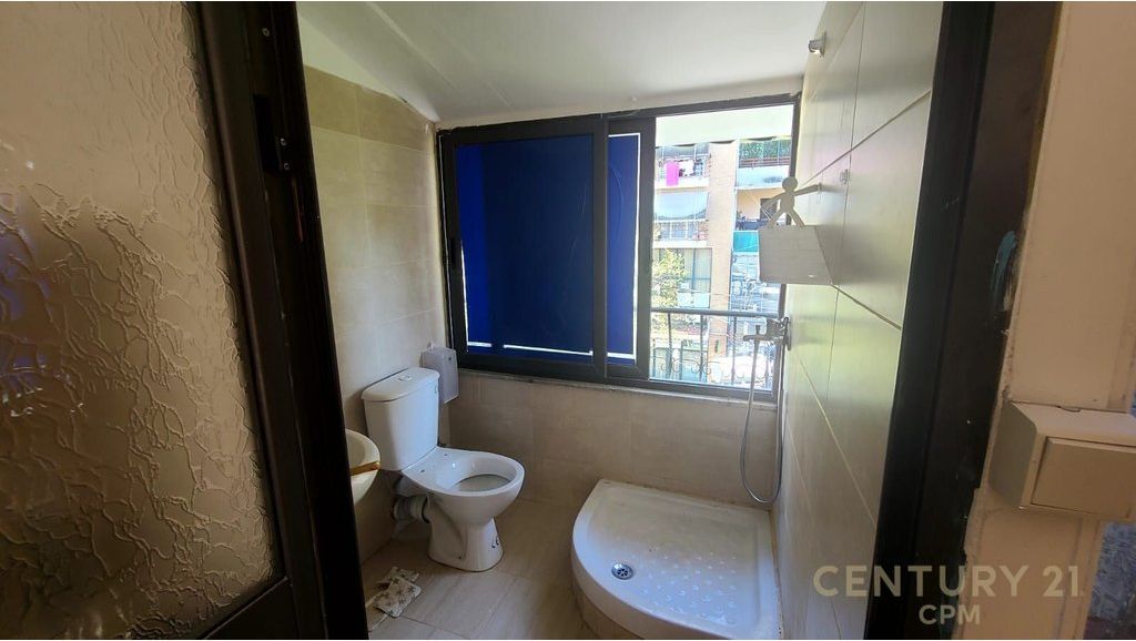 3-storey building with yard for rent – near Police Station No. 1