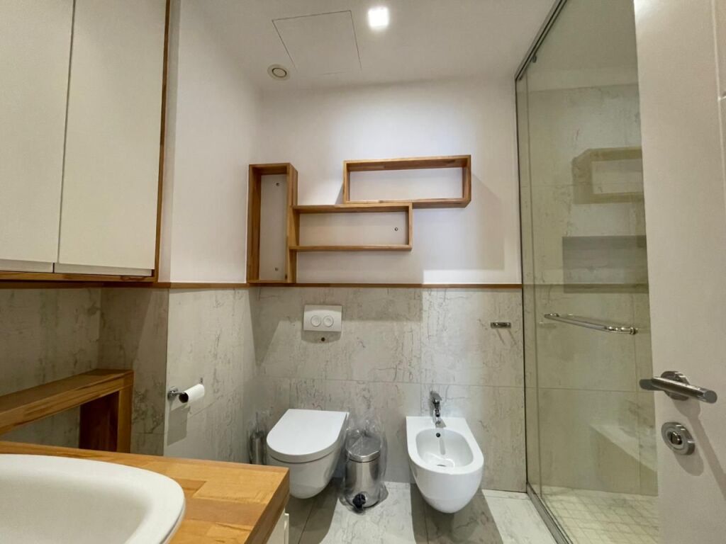 Appartamento 3+1 in affitto presso Komuna e Parisit.