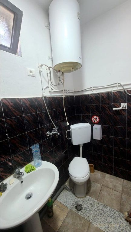 3-storey building with yard for rent – near Police Station No. 1