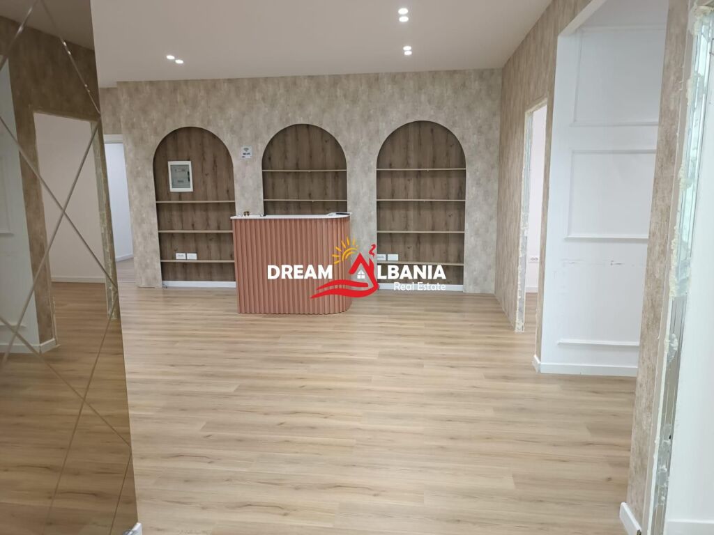  Ambiente commerciale ad Astir vicino alla pasticceria “Nela 5” ( ID 42611419 )