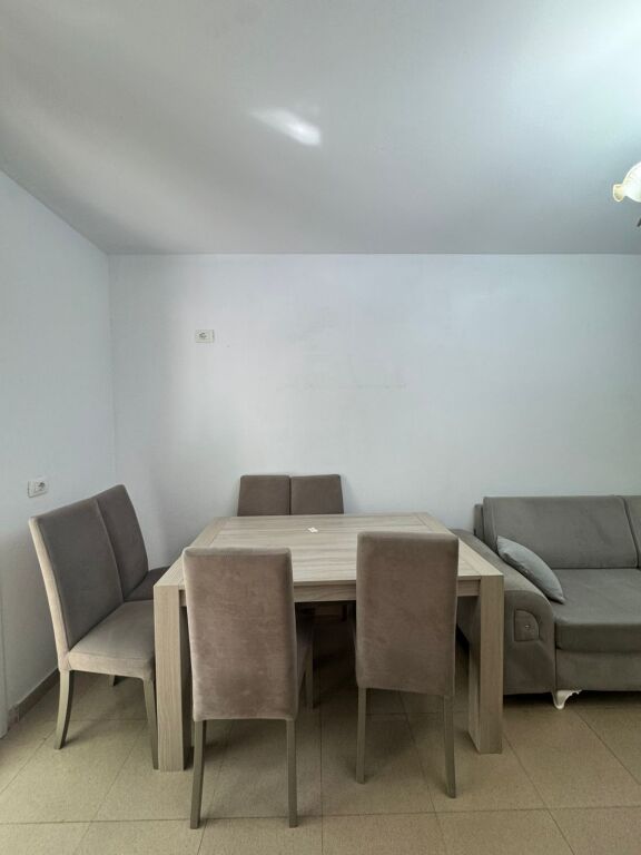 In affitto   Ap 2+1 vicino al Ponte Vasil Shanto 600 euro