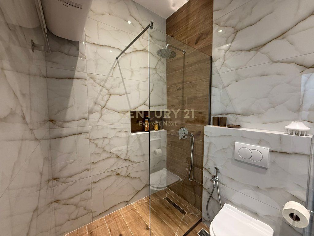Jepet me Qira Apartament 1+1 prane Petroninit