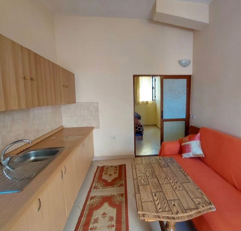 For rent entrance 1+1 near American Hospital 2