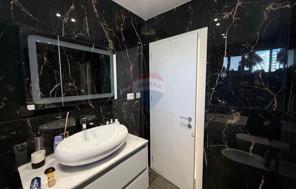 Shitet apartament 2+1+2 pranë Stadiumit Dinamo ID: 530471016-3