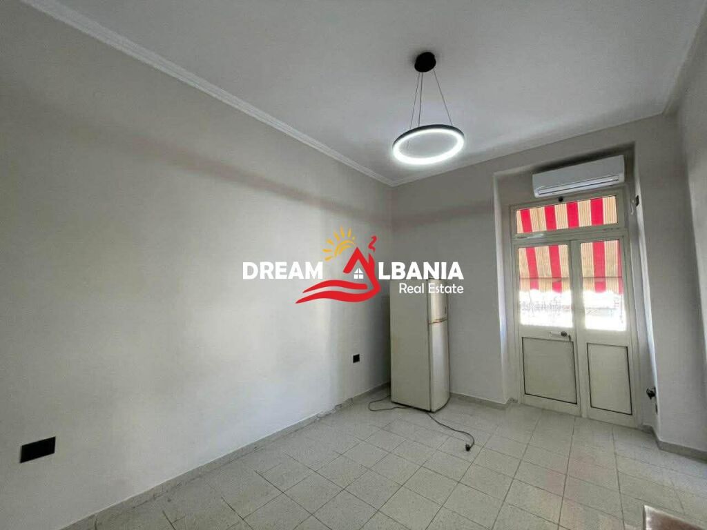 Locale per ufficio nel centro vicino a Taiwan a Tirana (ID 42611422)