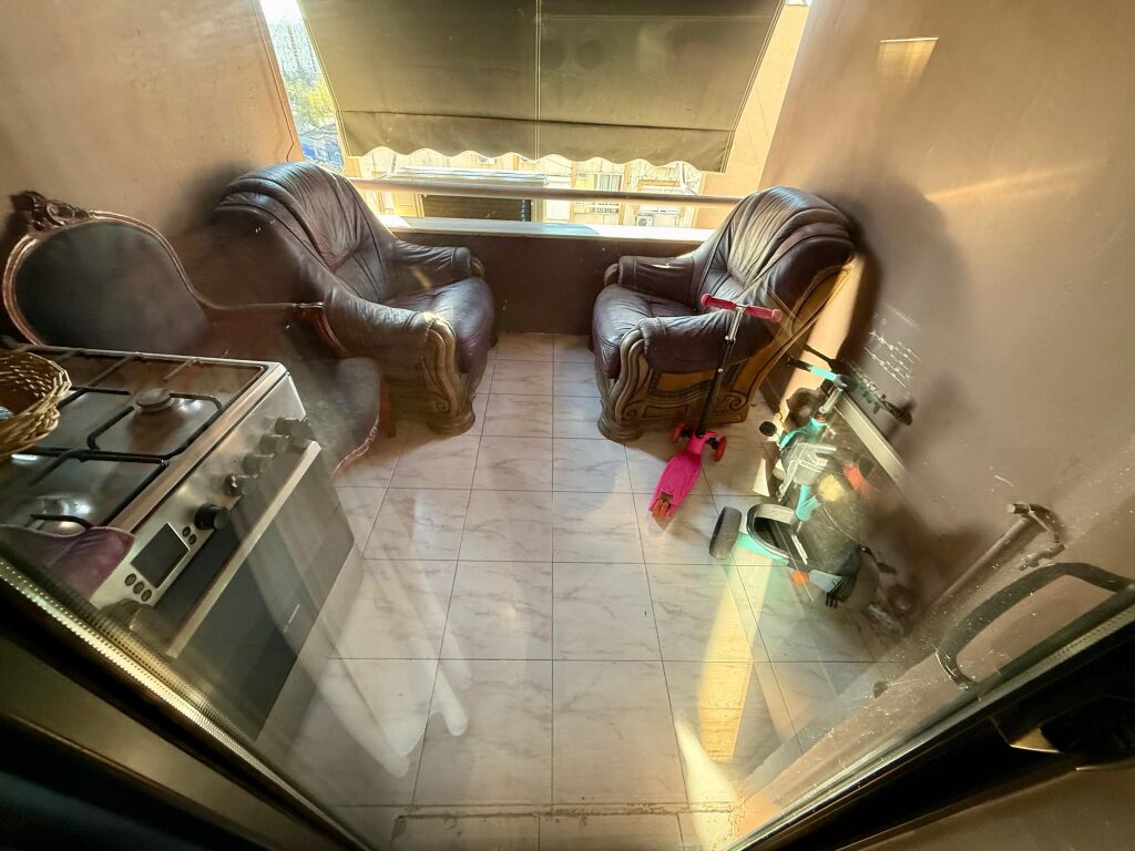 📣 Apartment 3+1+2 FOR SALE 📍 Gintash Block, Lapraka ✨ 🏢 New Building 🪜 8th Floor (Last, With Elevator) 📐 Gross Area 132 m2 📐 Net Area 117 m2  🔄 Organized As: Spacious Living Room, Separate Kitchen, 3 Bedrooms, Distribution Corridor, 2 Bathrooms, 2 Balconies, Storage.  💶 Price 200,000 Euro