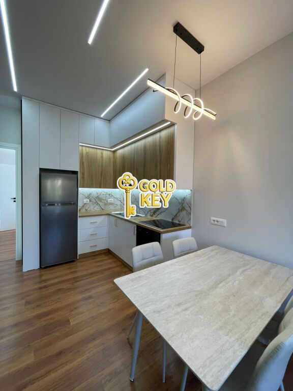 🏡 APARTAMENT ME QERA 2+1+2 – BULEVARDI, DURRËS