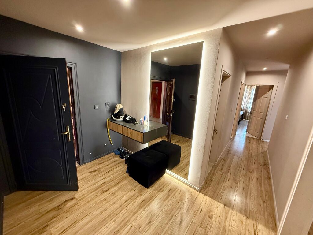 📣 Apartment 3+1+2 FOR SALE 📍 Gintash Block, Lapraka ✨ 🏢 New Building 🪜 8th Floor (Last, With Elevator) 📐 Gross Area 132 m2 📐 Net Area 117 m2  🔄 Organized As: Spacious Living Room, Separate Kitchen, 3 Bedrooms, Distribution Corridor, 2 Bathrooms, 2 Balconies, Storage.  💶 Price 200,000 Euro