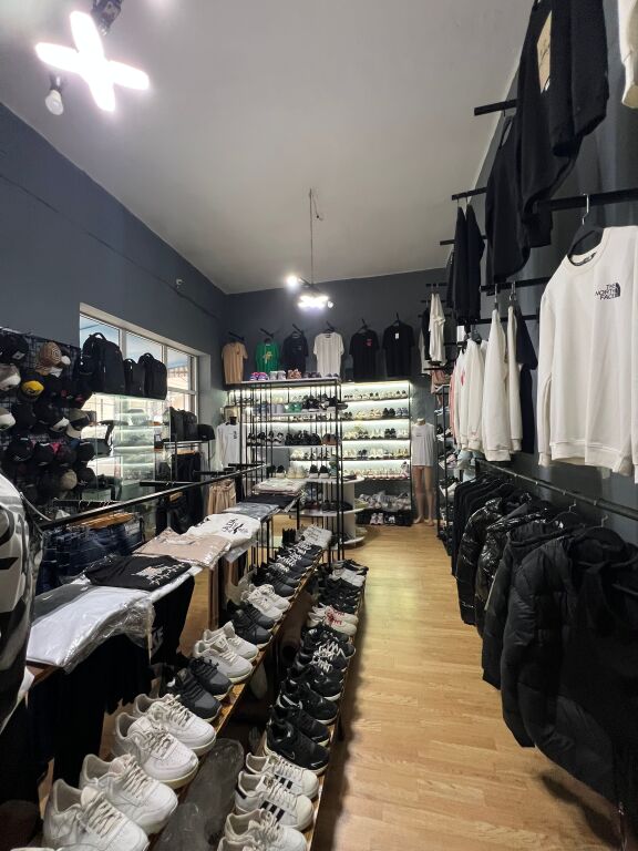 🔥Occasion🔥 5000€ for sale or exchange with a car, the entire shop 400 thousand lek monthly rent