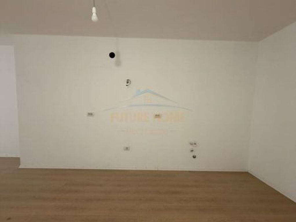 In vendita, Appartamento 1+1, Kombinat