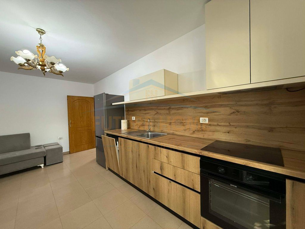 Qera, Apartament 2+1, 21 Dhjetori