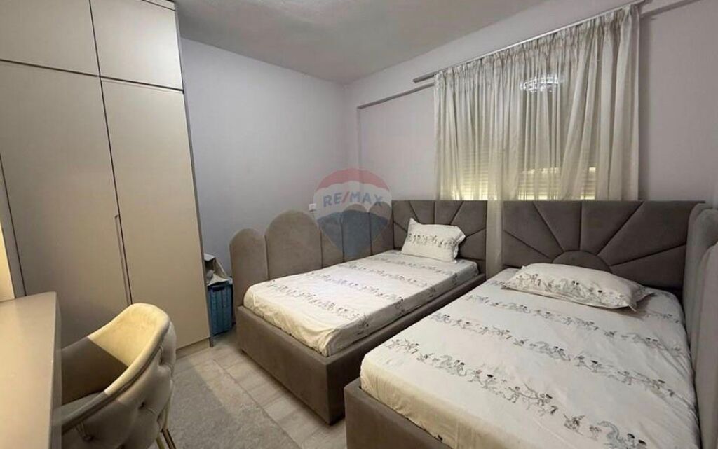 Shitet apartament 2+1+2 pranë Stadiumit Dinamo ID: 530471016-3