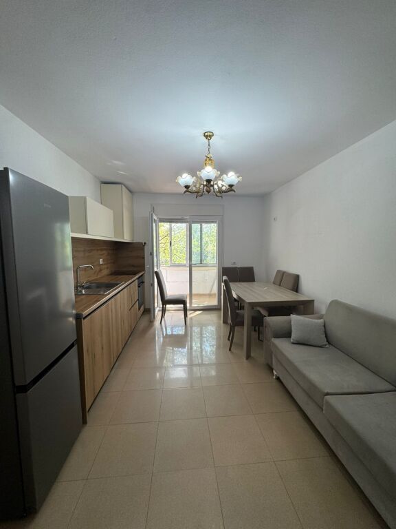 In affitto   Ap 2+1 vicino al Ponte Vasil Shanto 600 euro